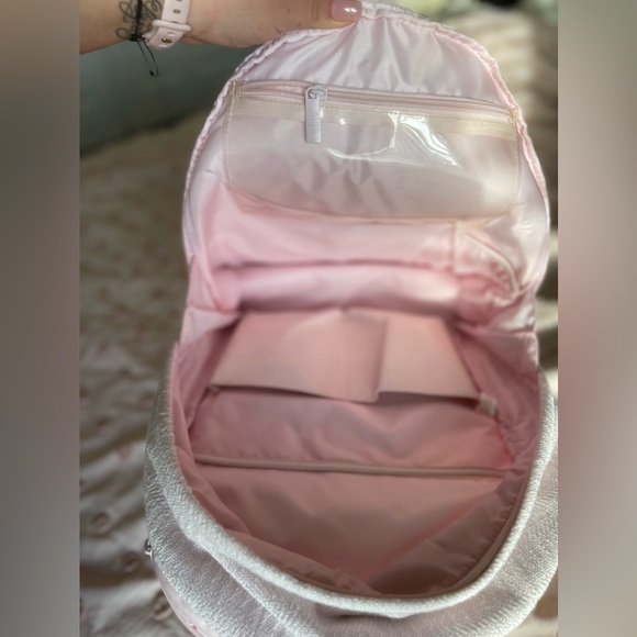 Beis Everyday Backpack in Sakura - Picture 5 of 6